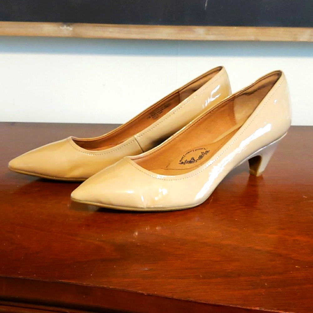 Nude Leather Pumps (Kitten Heel)